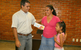 Mais 15 famílias recebem Cheque Moradia