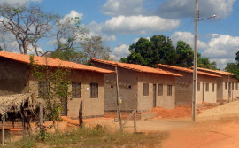 Barracos de palha dão lugar a construções de alvenaria no Bico do Papagaio