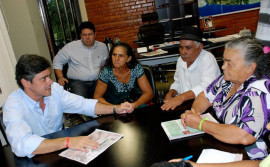 Secretário recebe líder das quebradeiras de coco