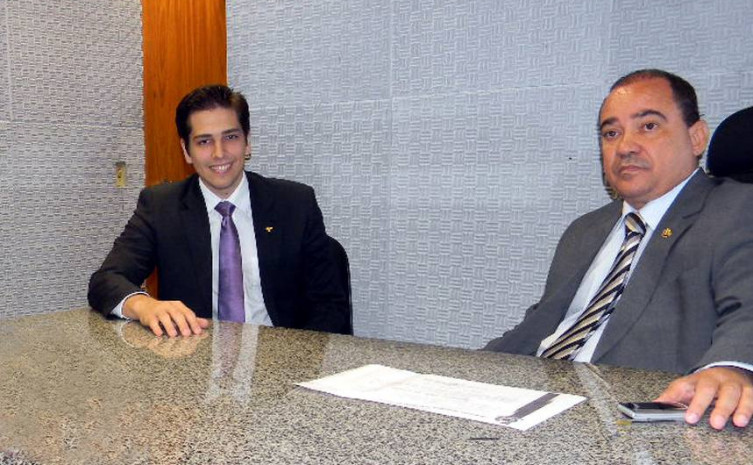 Secretário Olyntho Neto ao lado do senador Vicentinho em Brasília