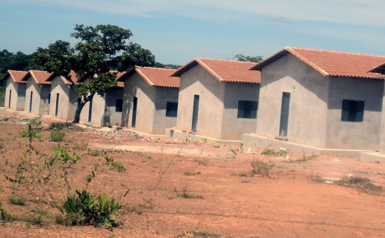 construção das casas populares nos Jardins Nova Fronteira e das Bandeiras