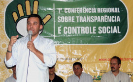 Ananás sedia Conferência sobre transparência pública