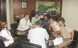 Sehab entrega quatro Títulos de Propriedade a moradores da capital