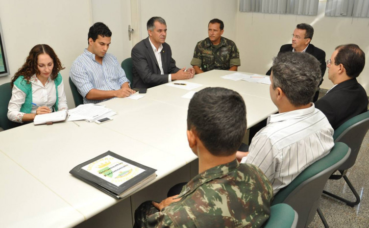 A reunião aconteceu nesta sexta-feira, na Superintendência do Incra 