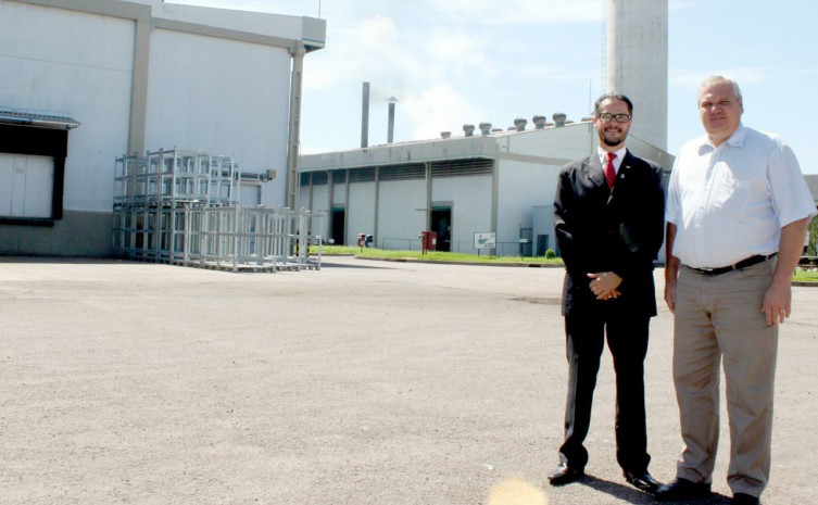 O presidente da Agência de Fomento do Tocantins, Rodrigo Alexandre Gomes de Oliveira, e o presidente da Cooperfrigu, Oswaldo Stival