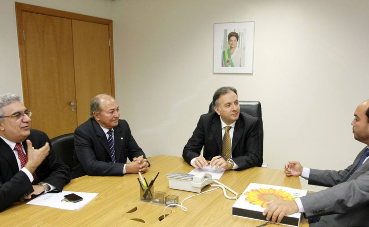 Em audiência com o ministro das Cidades, Aguinaldo Ribeiro, em Brasília, o secretário Sandoval Cardoso solicitou agilidade aos principais projetos que tramitam no Ministério