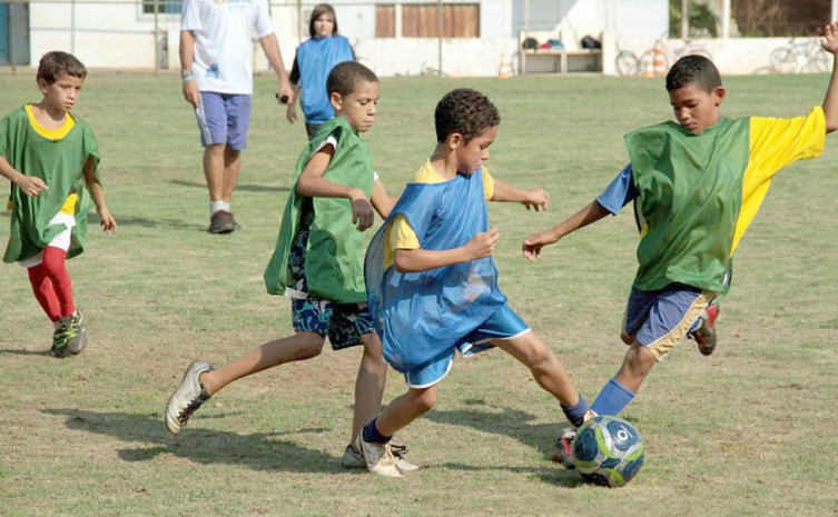 1ª Rodada de torneio da Escolinha Nilton Santos tem saldo positivo