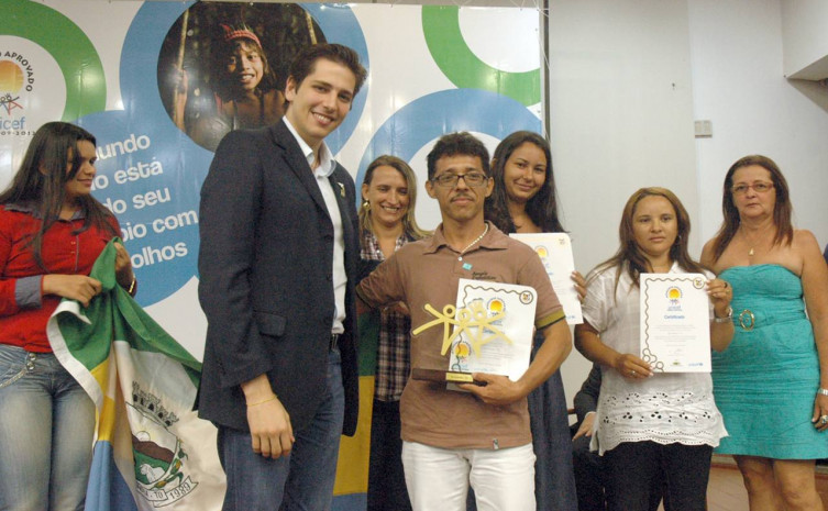 Olyntho Neto entrega premiação ao município de Barrolândia.