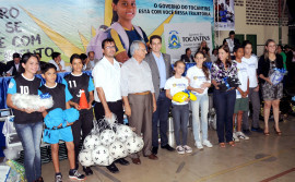 Governo inaugura telecentros e entrega kits esportivos