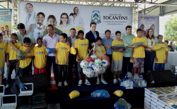 Os três núcleos mais recentes receberam os materiais esportivos nesta quinta-feira, 28, em Porto Nacional, durante a entrega de uma série de benefícios por parte do Governo do Estado à comunidade