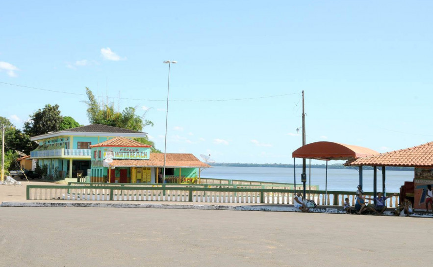 Cena da avenida conhecida como Beira Rio, em Araguatins