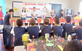 Programa desenvolvido pelo Detran e pela Seduc leva educação sobre o trânsito para a sala de aula