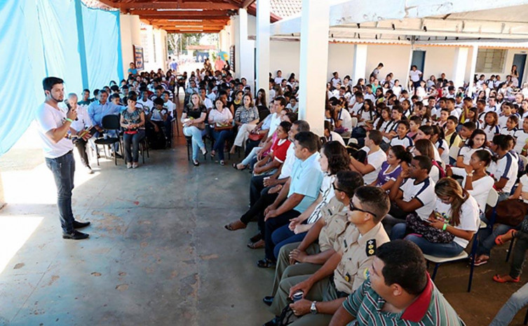O diretor de juventude, Rivaldo Silva, disse que as drogas podem estragar o carnaval e o futuro dos jovens presentes
