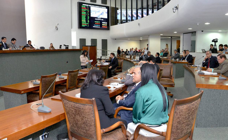 Deputados aguardam Orçamento que foi protocolado nesta terça na Assembleia