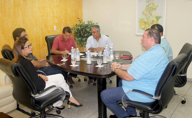 A assinatura do termo de acordo e compromisso, para transferência de recursos, entre Secretaria do Esporte, Lazer e Juventude e a TerraPalmas aconteceu na tarde desta segunda-feira,