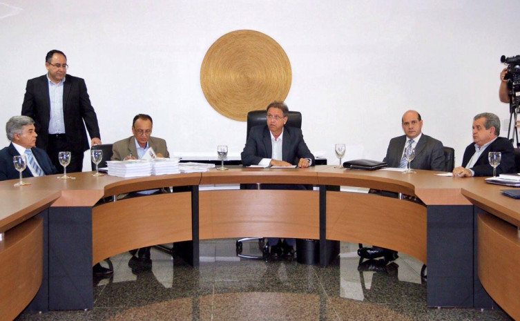 Resultado de sindicância foi entregue pelo presidente do Igeprev-TO  ao governador Marcelo Miranda