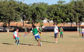 Alunos da Escolinha de Futebol Nilton Santos disputam torneio no encerramento das atividades do semestre