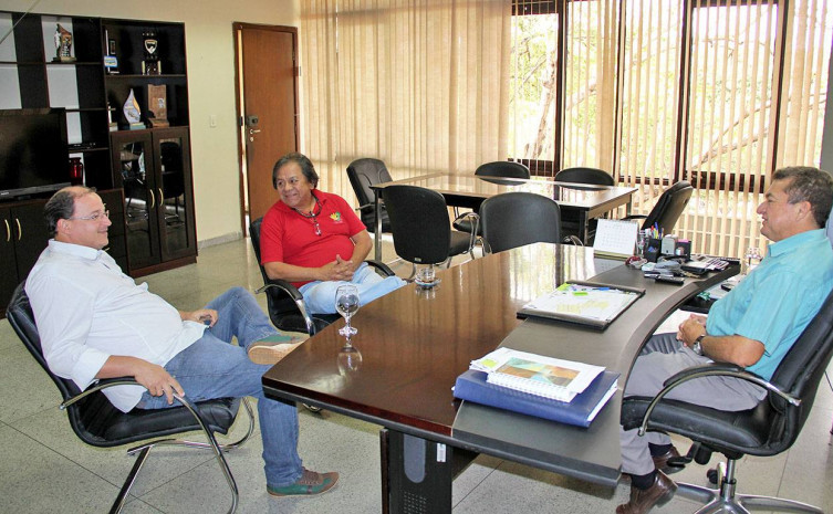 Marcos Terena solicitou apoio do grupo técnico da Secretaria de Estado do Esporte, Lazer e Juventude ao secretário Salim Milhomem