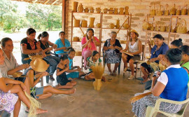 Artesãos das comunidades Prata e Mumbuca participam de repartição de benefícios da pesquisa  com o capim dourado 