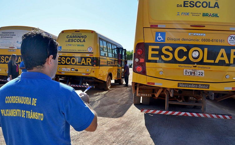 Foto 1 - Vistoria do transporte escolar - Foto Raimundo César.JPG
