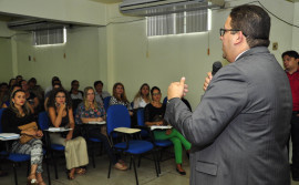 Servidores da área de Recursos Humanos recebem orientação sobre o recadastramento 