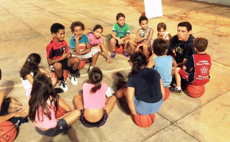 Aula inaugural do Projeto Social de Basquete