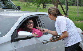 Detran faz blitz educativa na Avenida Teotônio Segurado em memória às vítimas de acidentes de trânsito no Estado
