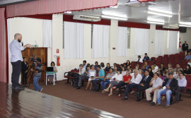 Professores e gestores escolares discutem uma educação que atenda a diversidade humana  durante seminário 