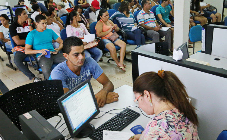 O horário de atendimento é das 8 às 18 horas, de segunda a sexta-feira, e os candidatos devem portar documentos pessoais