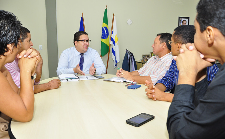 Geferson Barros recebeu diretores do Seet e garantiu que o Estado não tem intenção de prejudicar o servidor