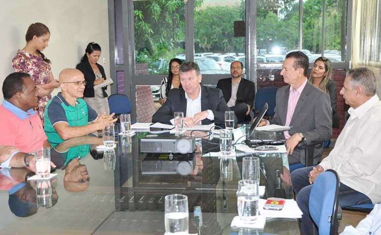 Edson Ronaldo empossa novos conselheiros que aprovarão o Índice de Participação dos Municípios de 2017