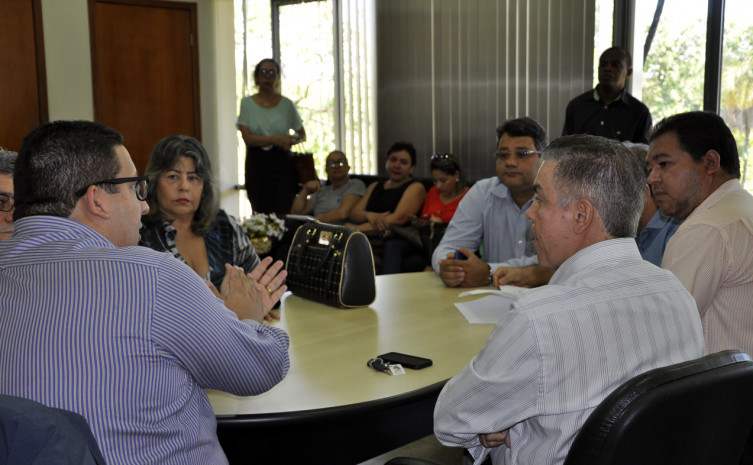 Representantes do Sindessto garantiram retorno dos atendimentos ao secretário Geferson Barros   
