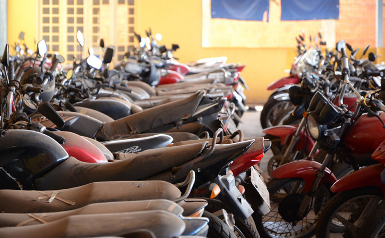 Ao todo, 545 veículos, entre carros e motocicletas, estarão disponíveis para os lances, que variam de R$ 40 a R$ 400, inicialmente