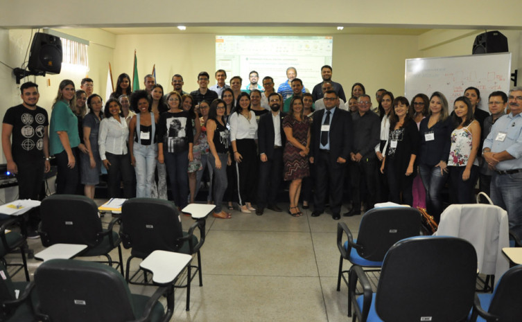 Os servidores receberam instruções sobre Gestão e prática em Ouvidoria; Práticas de atendimento ao cidadão em Ouvidoria e Acesso à Informação