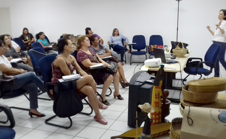 Artesãos de diversos municípios do Tocantins participam em Palmas, de capacitação profissional para participarem da 1ª Feira de Artesanato Brasil Original