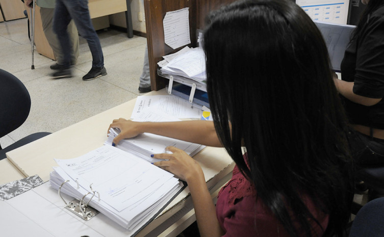 Segundo a gerente do setor, a jovem aprendiz é atenciosa, educada, segura da função que está exercendo, responsável e muito assídua