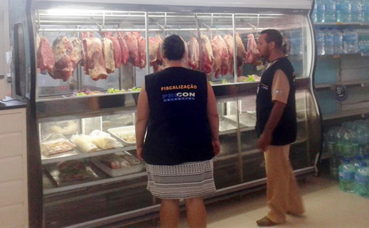  Lei 3.136/2016  obriga açougues, supermercados e comerciantes de carnes a expor, em local visível, com dados dos frigoríficos fornecedores do produto expostos
