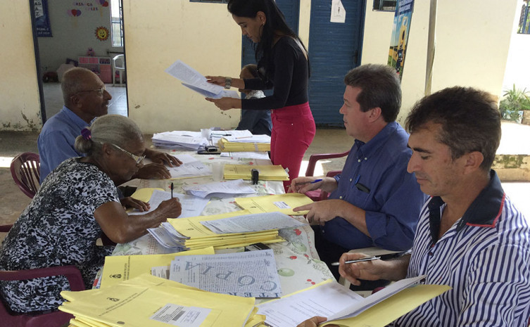 Além da entrega de títulos foi realizado atendimento ao público para sanar dúvidas, explicar atuação do órgão e protocolar solicitações