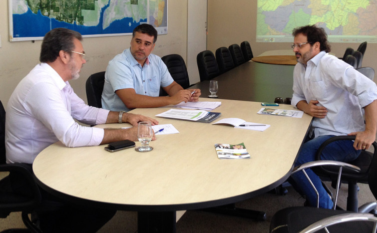A visita teve como objetivo a busca de informações para projeto de instalação de uma usina de etanol à base de milho no Tocantins