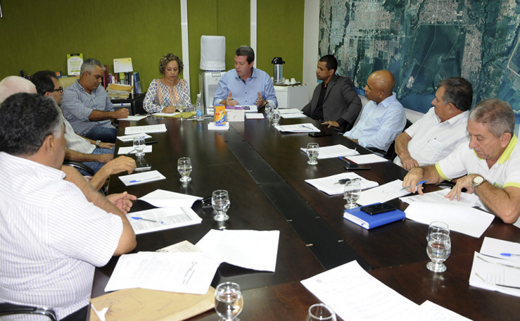 Durante a reunião foi discutido a medida provisória, que traz inovações, como conceitos de núcleo urbano informal, de legitimação fundiária, desburocratização dos procedimentos de aprovação e registro