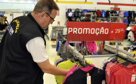 Procon fiscaliza comércio para garantir direitos do consumidor nas compras do Dia das Mães