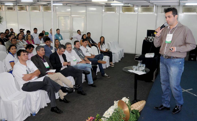 O consultor José Mendonça abordou as estratégias para captação de recursos e a importância da boa gestão das verbas pelos municípios