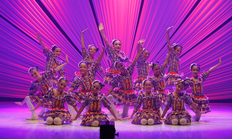 A coreografia Arraiá das Bailarinas será uma das apresentações do Balé Popular no Festival