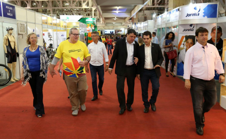 O secretário de Estado do Desenvolvimento Econômico, Alexandro de Castro, visitou estandes e conheceu as instalações da feira