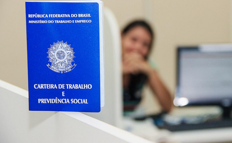 No mês de agosto, 6.725 trabalhadores foram admitidos, enquanto 5.610 foram desligados