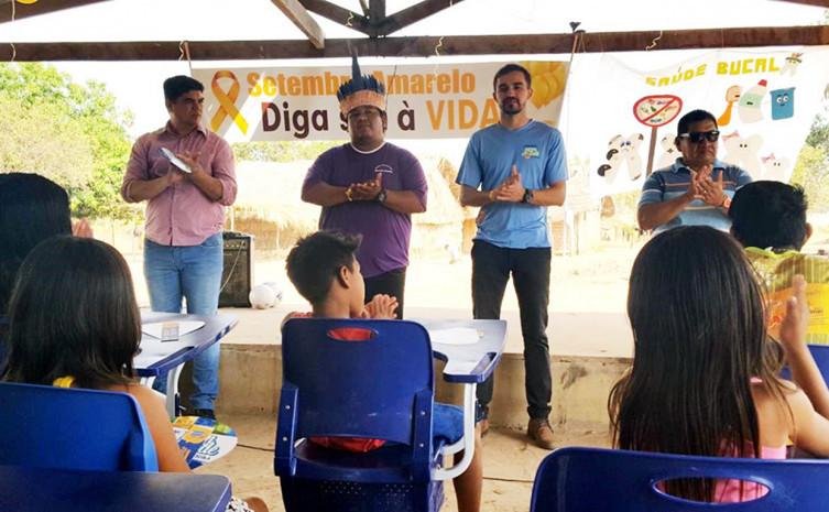 Cacique Valdemir (centro) deu boas-vindas e agradeceu a participação de todos