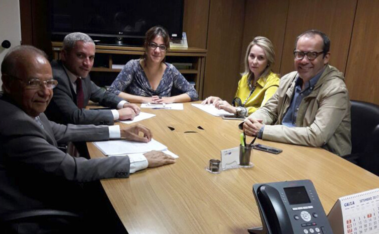 Subsecretário de Habitação, Jorge Mendes, e secretária Nacional de Habitação, Henriqueta Mendes, definem capacitações para os municípios contemplados com o Programa