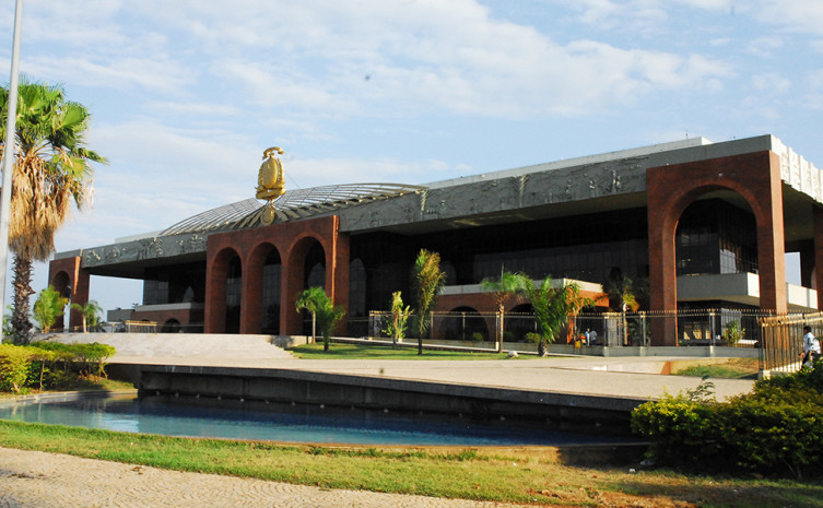 Tocantins esta entre os estados brasileiros que vêm mantendo o pagamento dos servidores sem atrasos ou parcelamentos