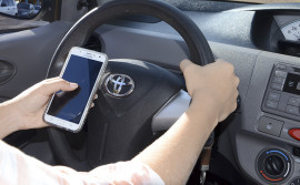 Detran alerta para o uso de celular ao volante