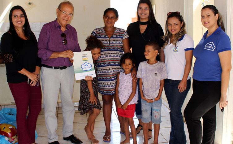 A nova família contemplada com a moradia é da dona Maria de Lurdes, que está grávida do seu oitavo filho e disse que realiza o sonho de uma vida inteira